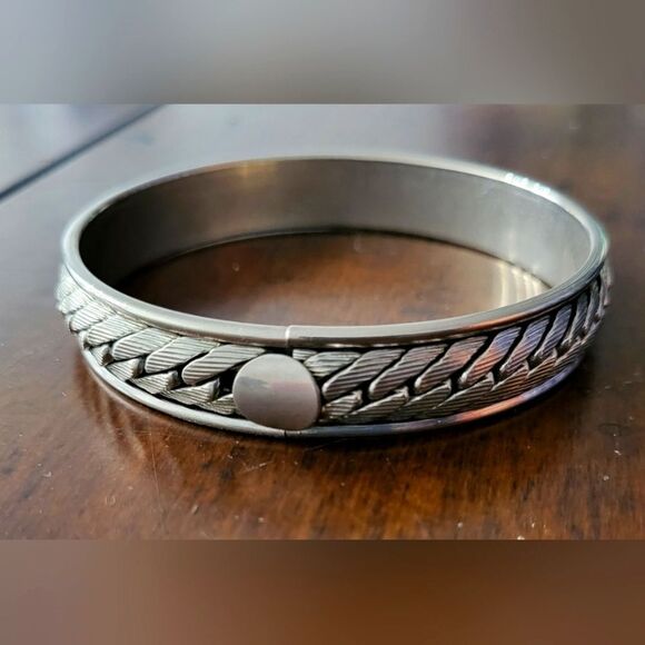 Casual Corner Jewelry - Casual Silvertone bracelet
